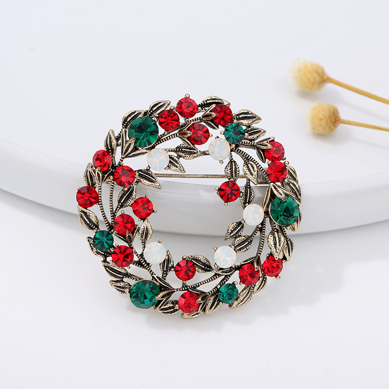 Embroidery Eyebrow - Christmas series jewelry brooch, retro full